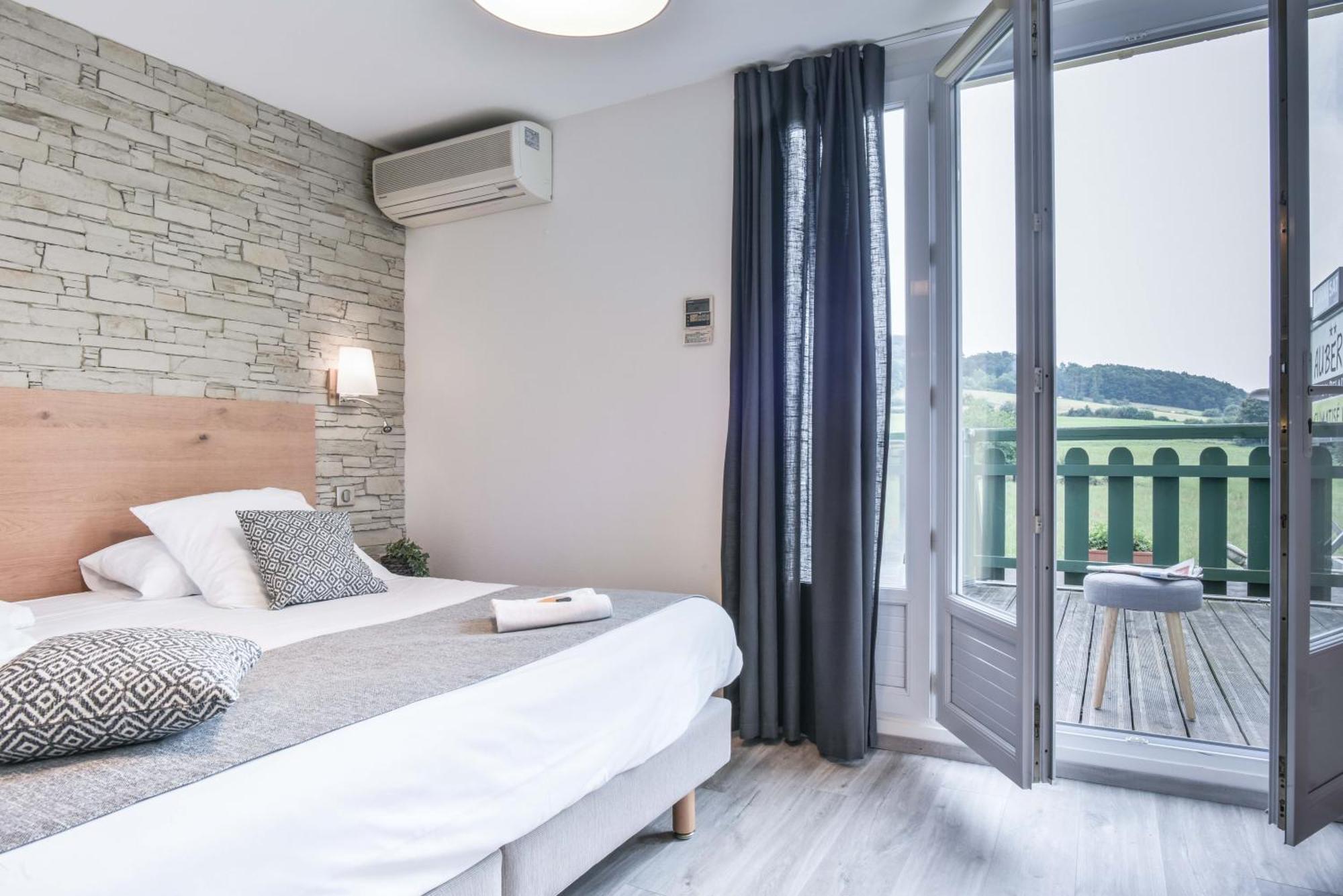 Logis Auberge Du Relais - Hotel & Restaurant Berenx Стая снимка