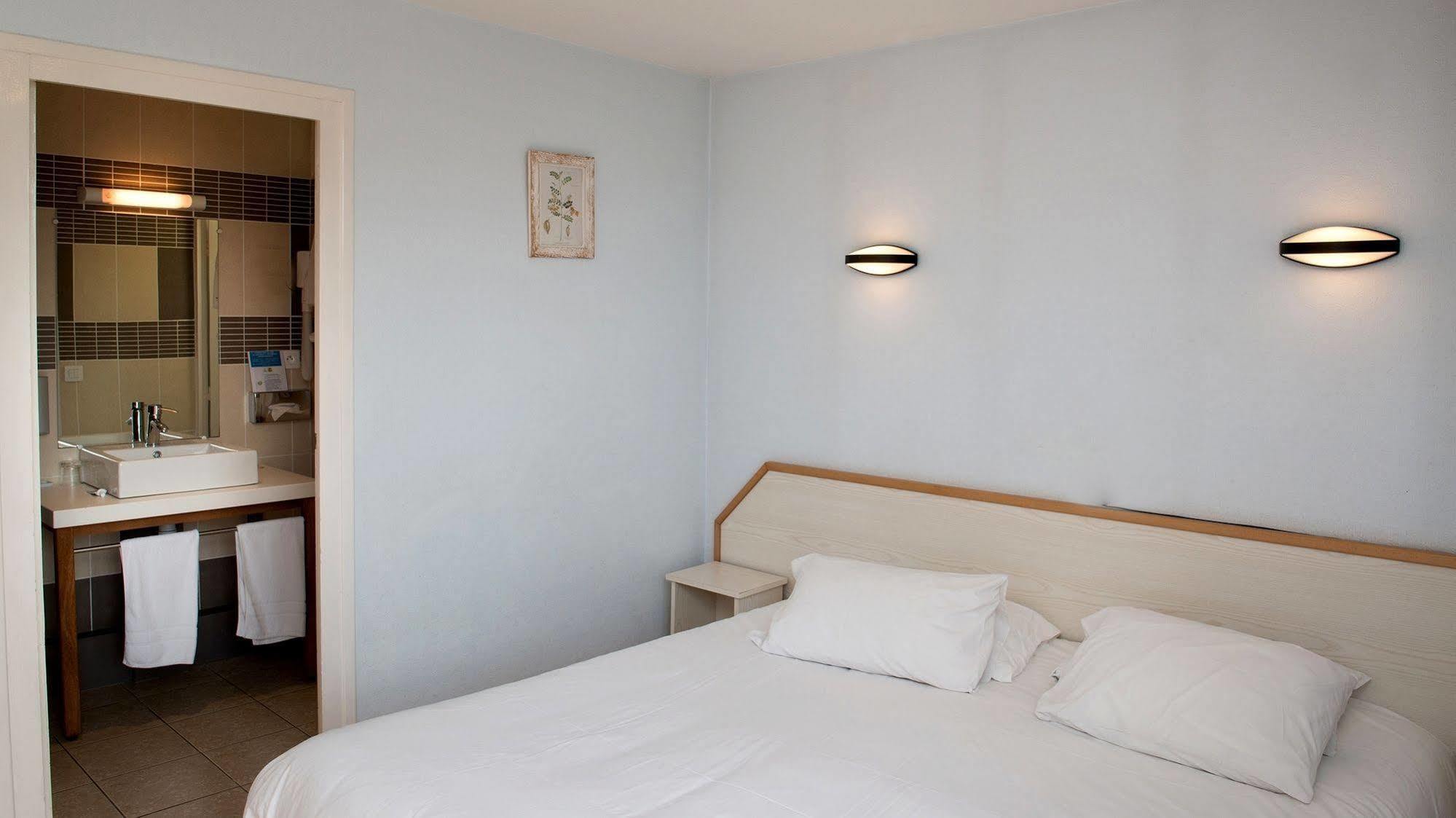 Logis Auberge Du Relais - Hotel & Restaurant Berenx Екстериор снимка