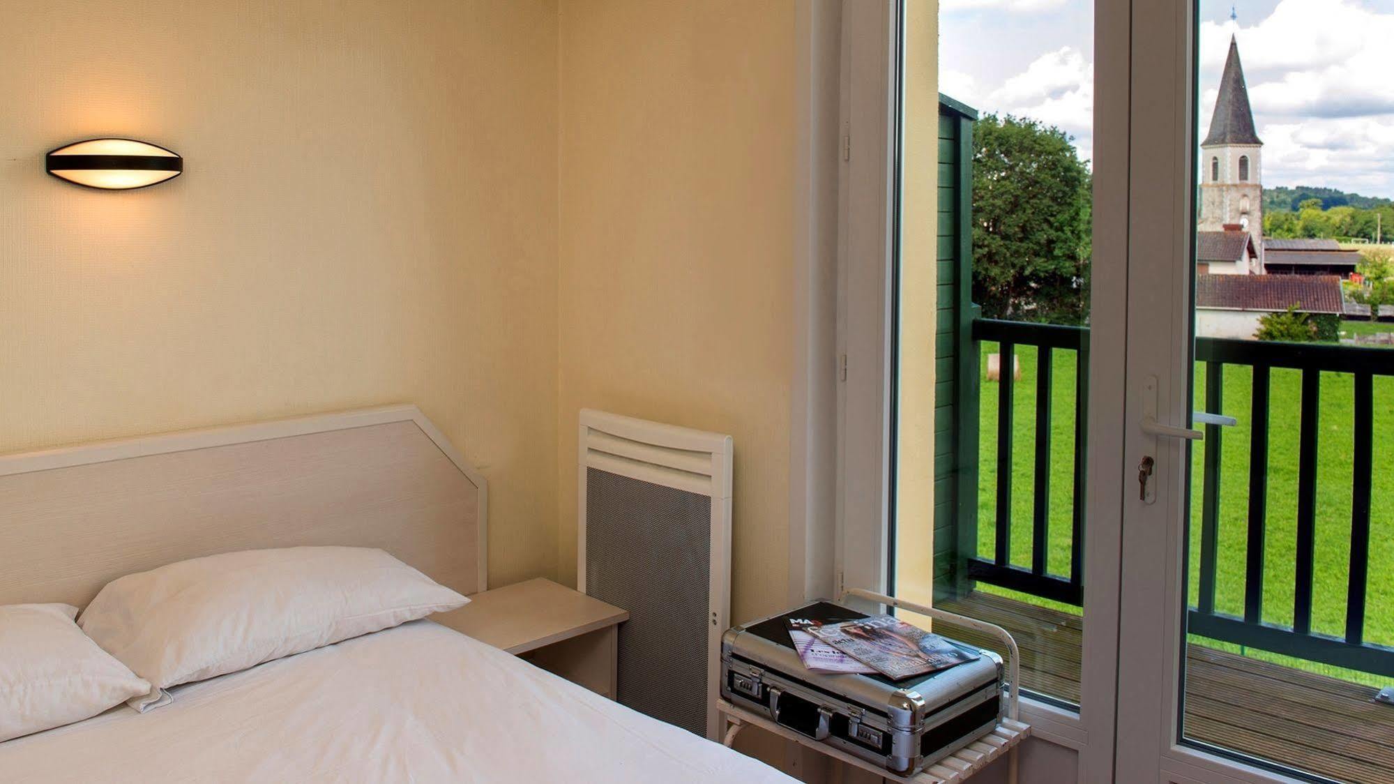 Logis Auberge Du Relais - Hotel & Restaurant Berenx Екстериор снимка